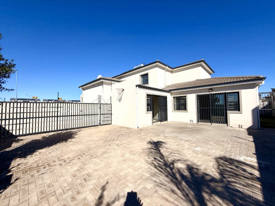 To Let 5 Bedroom Property for Rent in Parklands North Western Cape